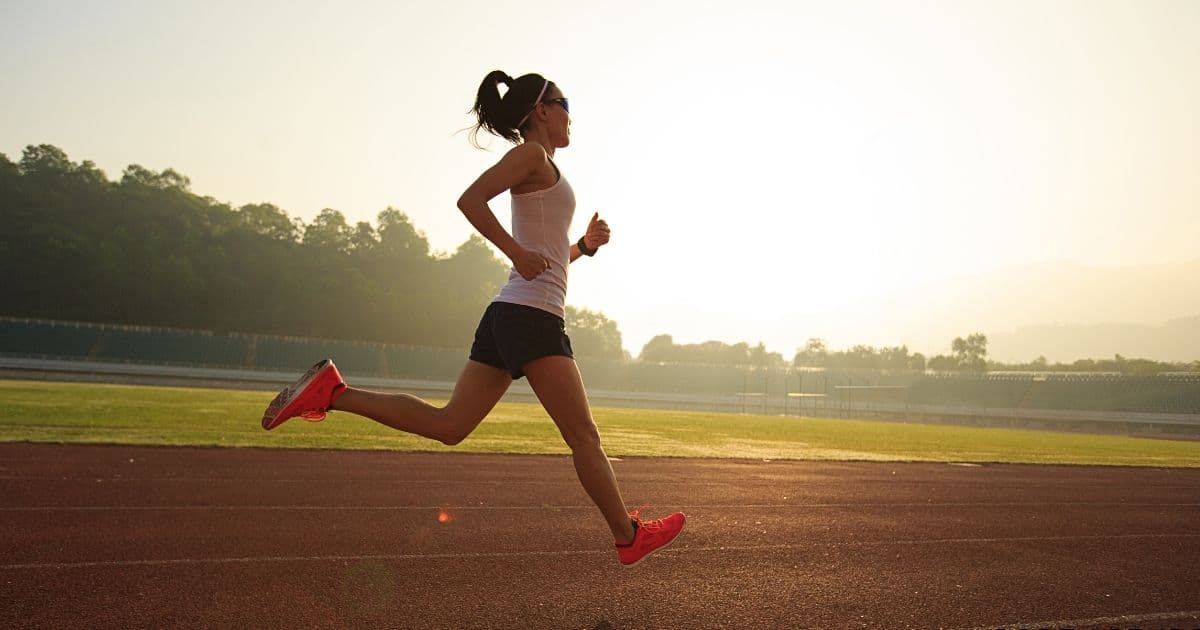 Comment améliorer son chrono sur 10 km : méthodes et plans d'entraînement
